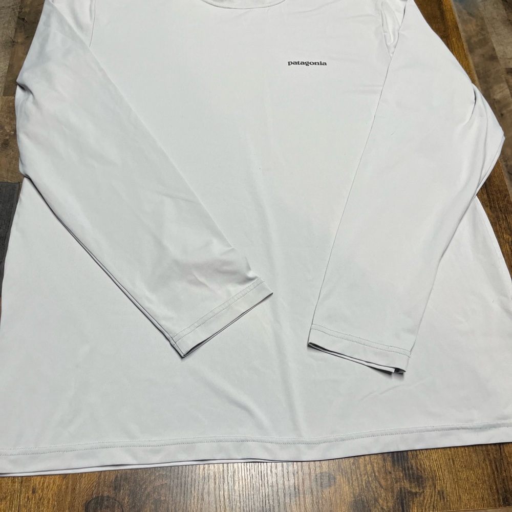 Patagonia Men's Light Gray Long Sleeve Tee Large